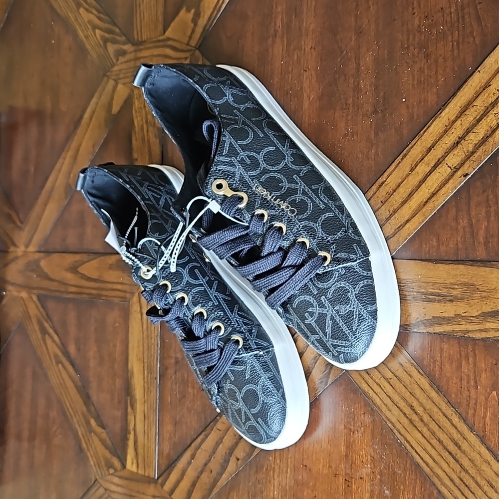 Calvin Klein Women's Michaela Low Top Sneakers  NWT